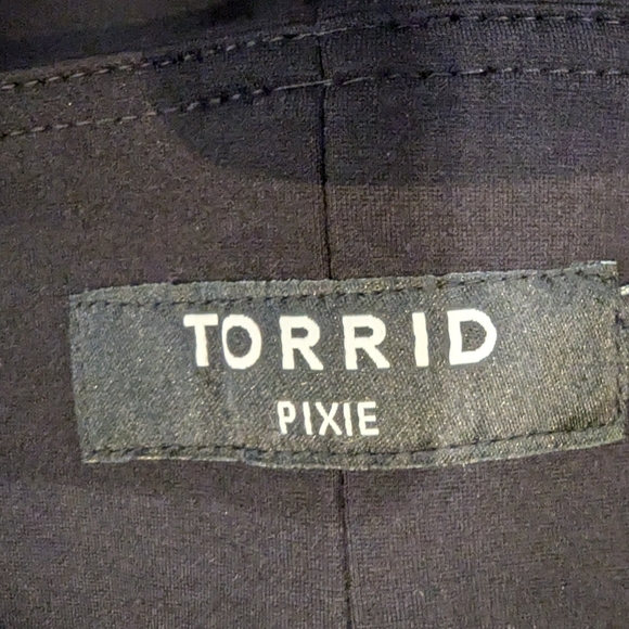 Torrid NWT Studio Ponte Slim Fix Black Zip Hem Pixie Pant 1x - Picture 10 of 15